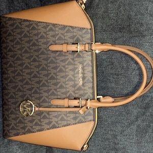 Michael kors Ciara medium/large purse